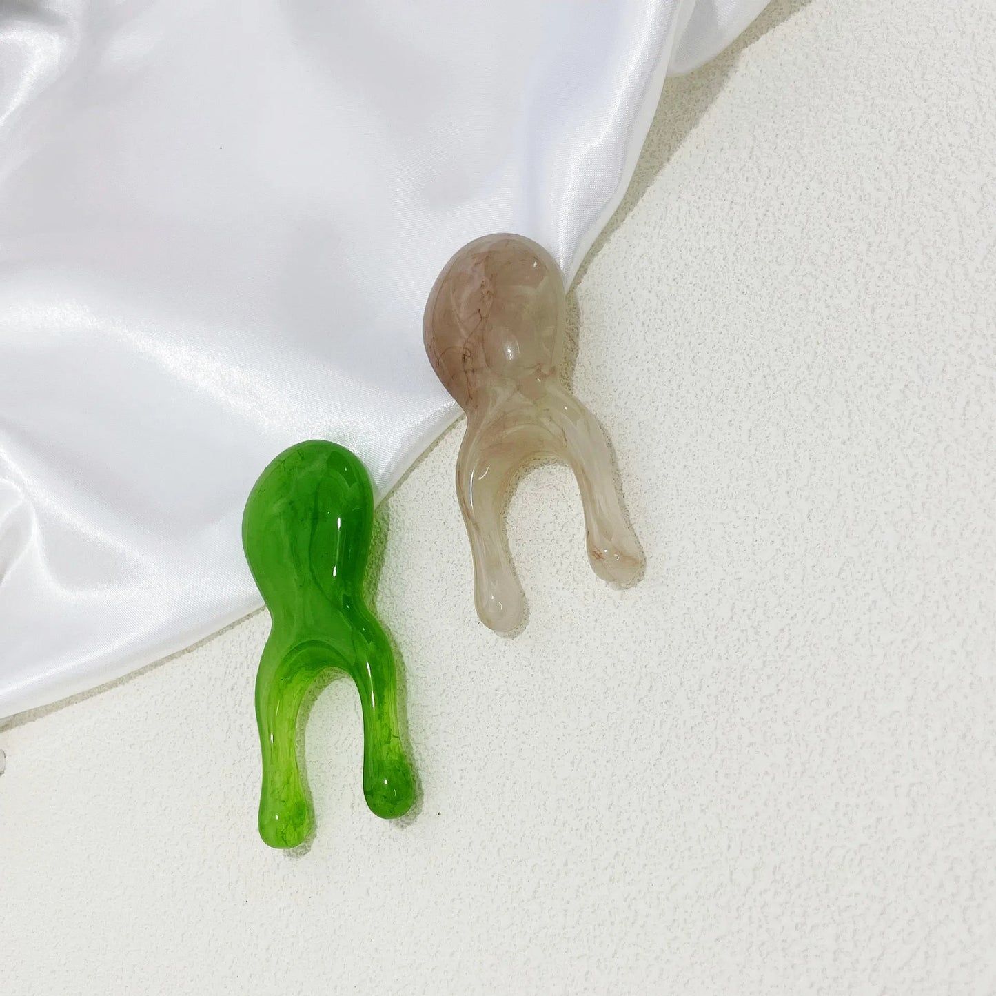 Factory Wholesale CE Certified Resin Beeswax Small Nose Scraper & Clip with Frog Design for Body Use