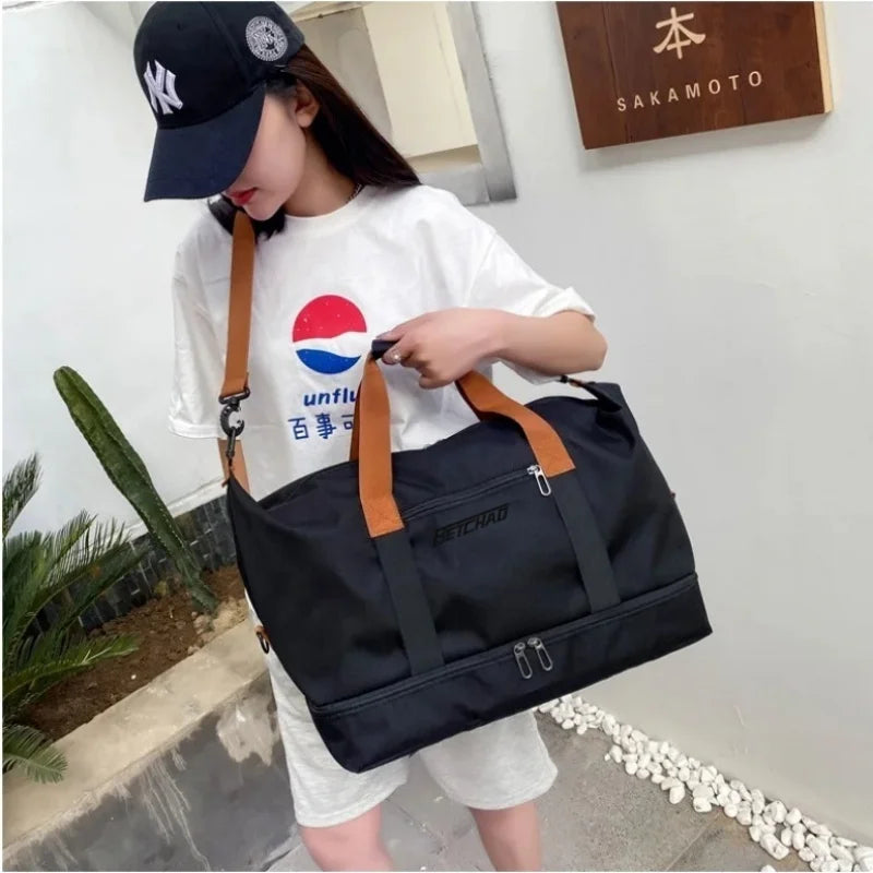 Sports handbag,fitness bag,expandable travel bag with large capacity.Perfect for gym,weekend trips,and carry-on,and versatile.